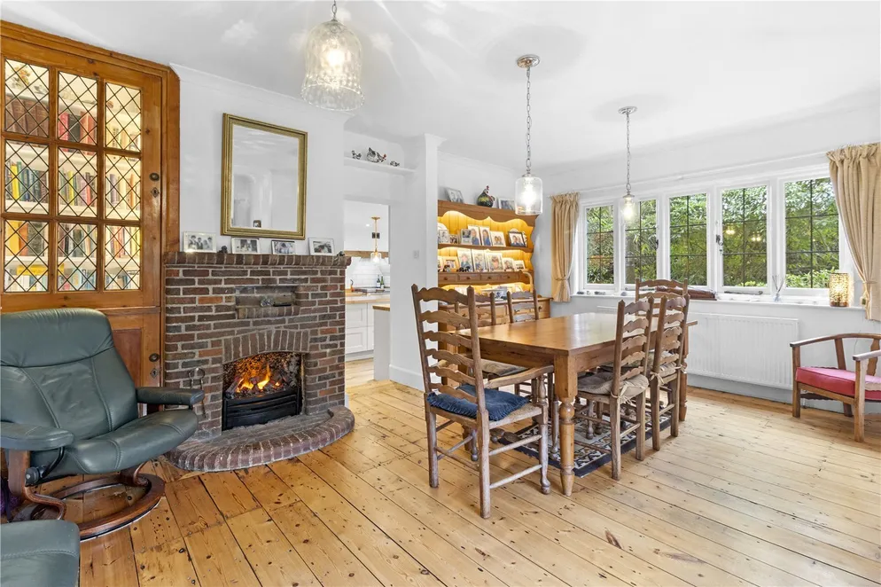 Property carousel item 4