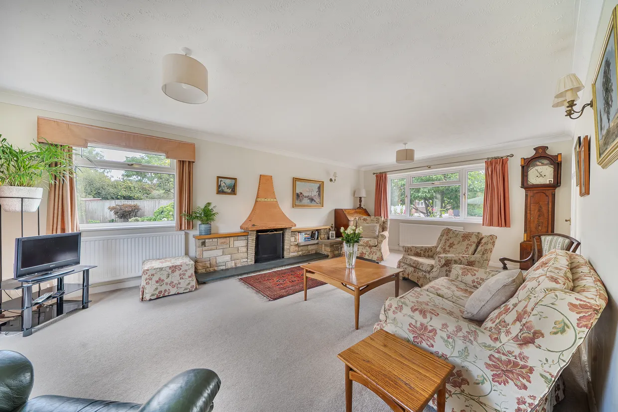 Brooklyn Close, Otterbourne, SO21 photo 2
