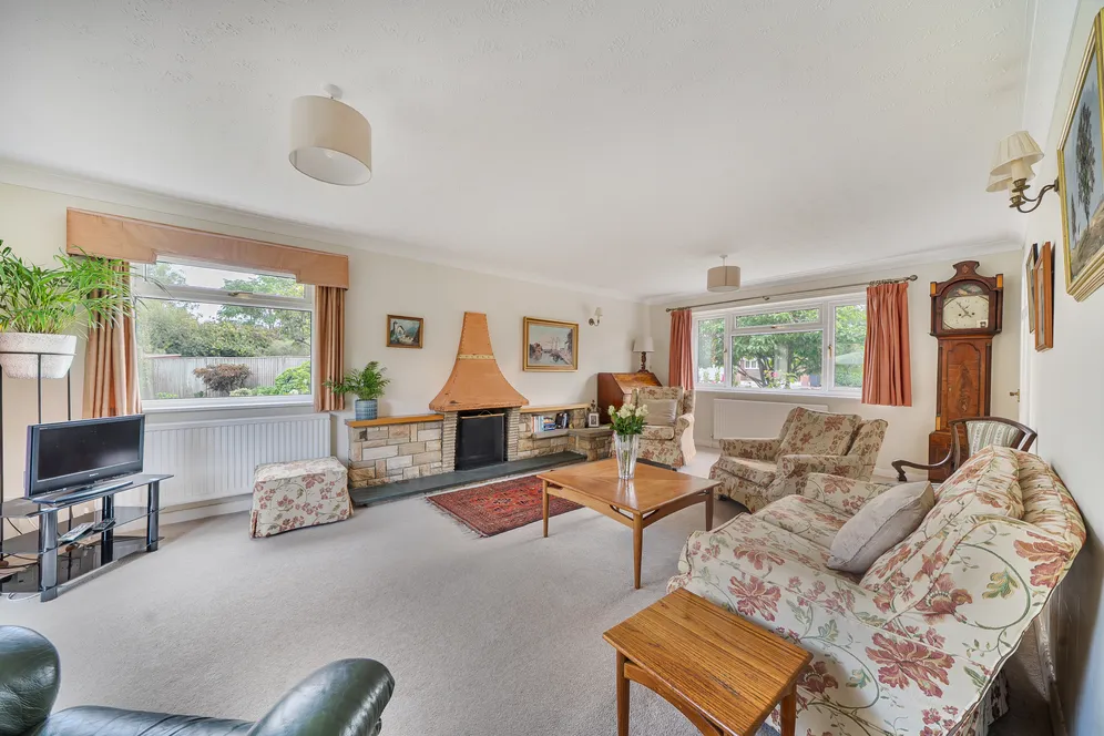 Brooklyn Close, Otterbourne, SO21 photo 2