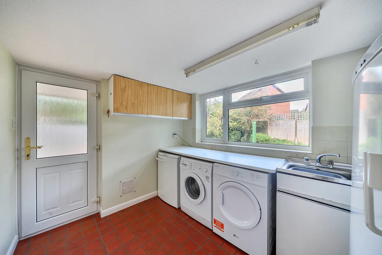 Brooklyn Close, Otterbourne, SO21 photo 6