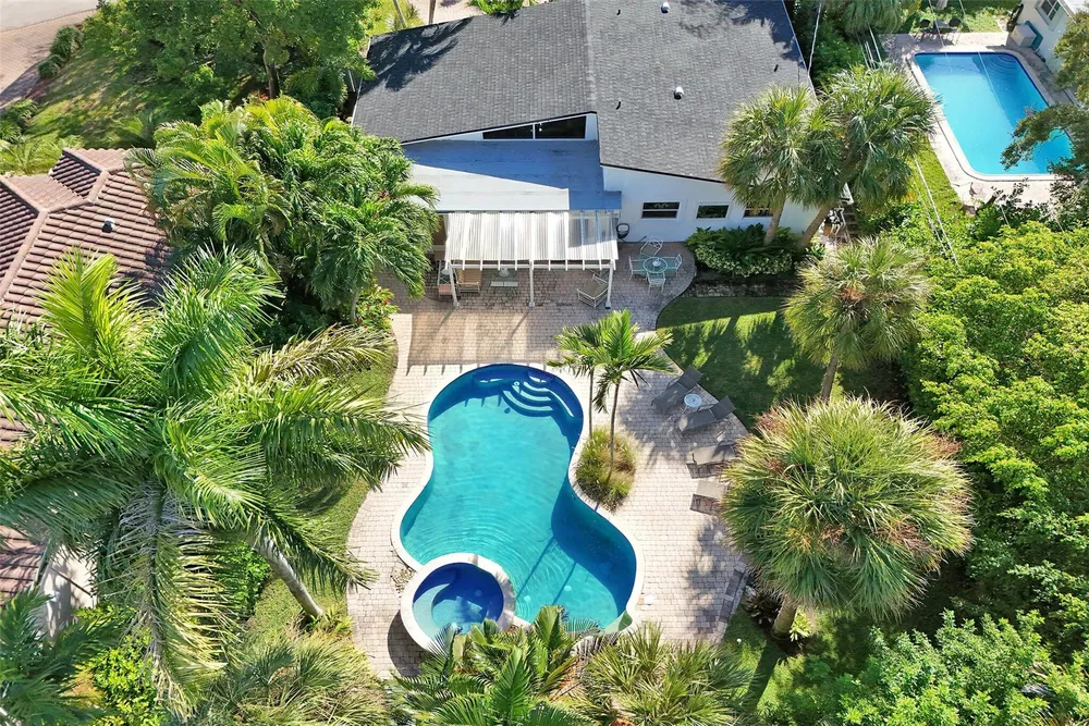 2525 SE 7th Dr, Pompano Beach, FL 33062