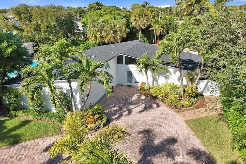 2525 SE 7th Dr, Pompano Beach, FL 33062