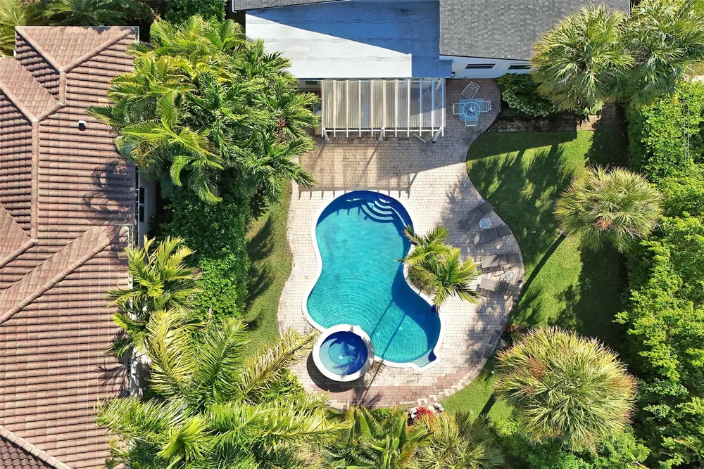2525 SE 7th Dr, Pompano Beach, FL 33062