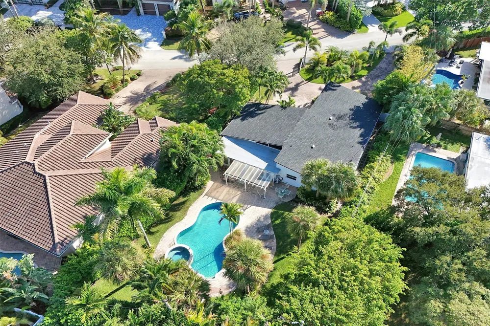 2525 SE 7th Dr, Pompano Beach, FL 33062