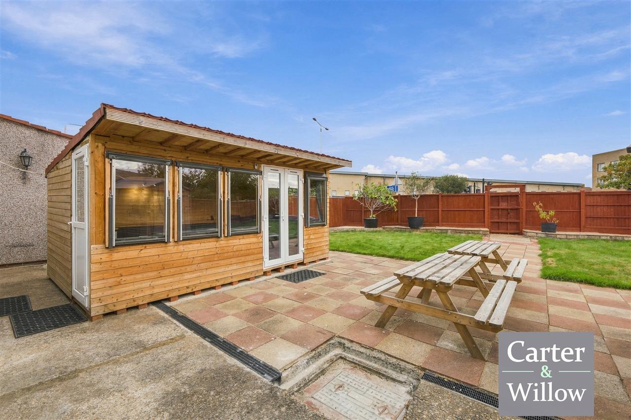 Durban Gardens, Dagenham, Essex Image 20