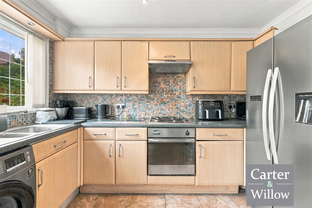 Diamond Close, Dagenham, Essex Image 10