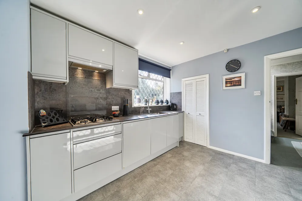 Kerves Lane, Horsham, RH13 photo 3