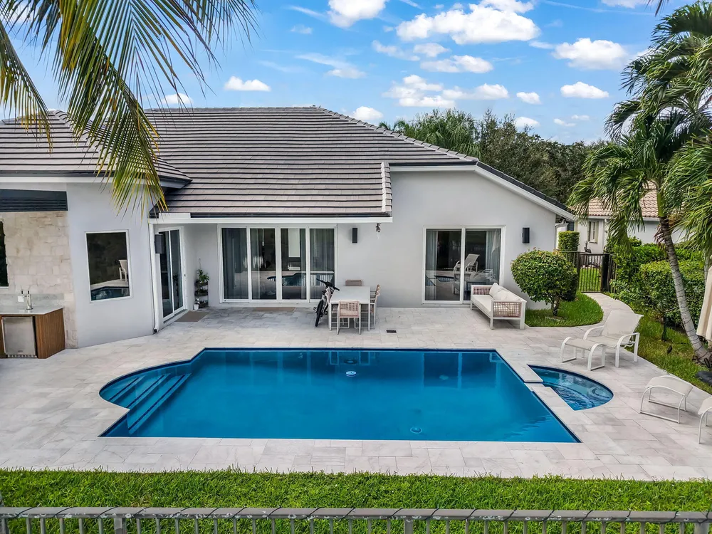 2678 Meadowood Dr, Weston, FL 33332
