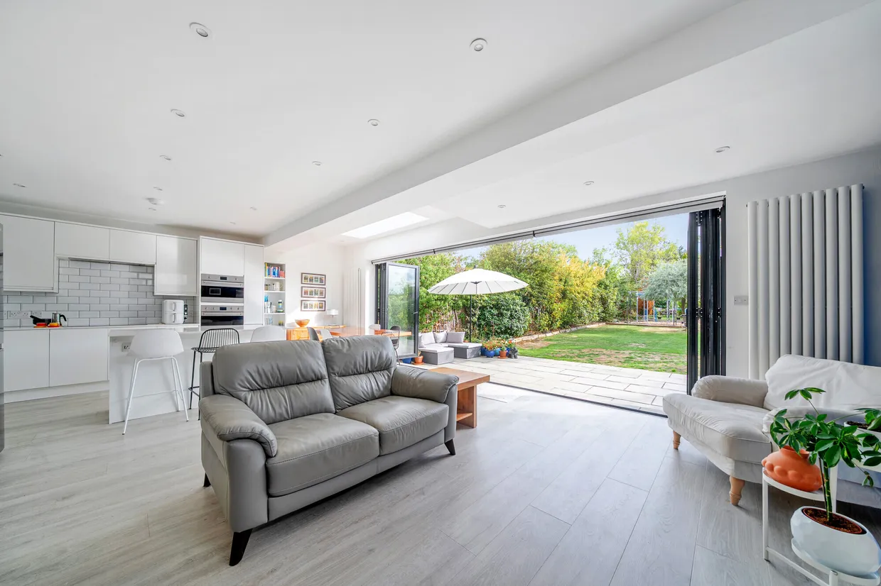 Craddocks Avenue, Ashtead, KT21 photo 2