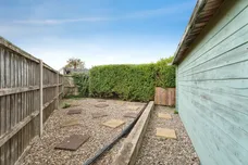 Elizabeth Crescent, Holt