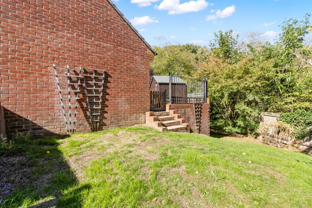 Property carousel item 30