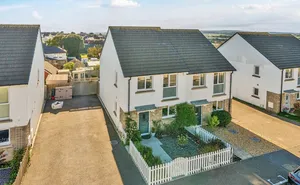Horwell Drive, Hayle, Cornwall, TR27 photo