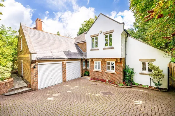 Hanger Hill, Weybridge, KT13 photo 1