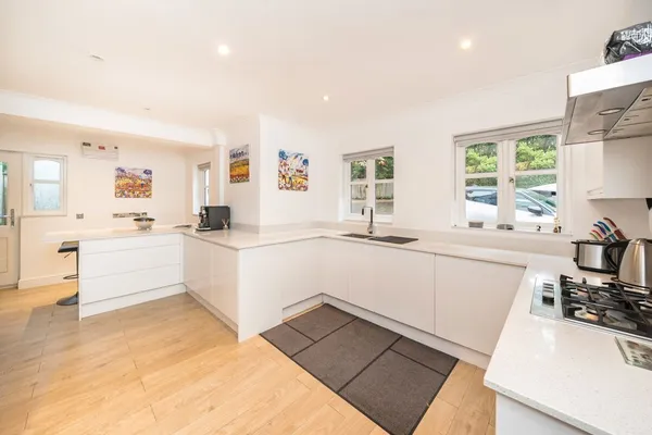 Hanger Hill, Weybridge, KT13 photo 3