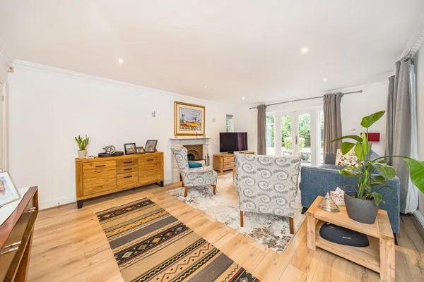 Hanger Hill, Weybridge, KT13 photo 5