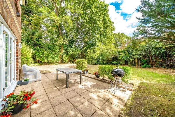 Hanger Hill, Weybridge, KT13 photo 11