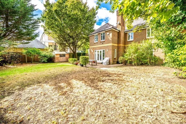 Hanger Hill, Weybridge, KT13 photo 12