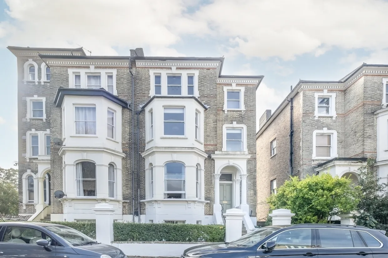 St James Road KT6 photo 1