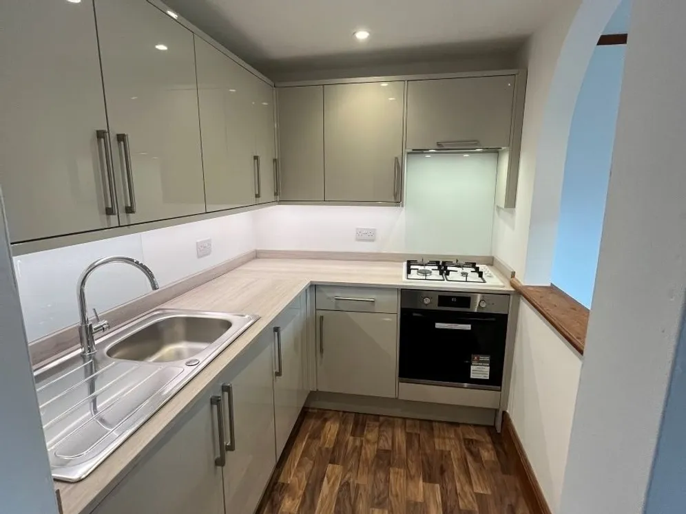 St James Road KT6 photo 2