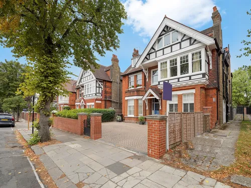 Blakesley Avenue, Londonphoto