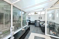 Seymours, HARLOW