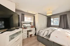 Seymours, HARLOW