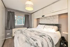 Seymours, HARLOW