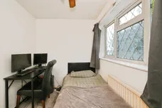 Seymours, HARLOW