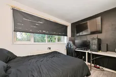 Seymours, HARLOW