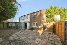 Seymours, HARLOW
