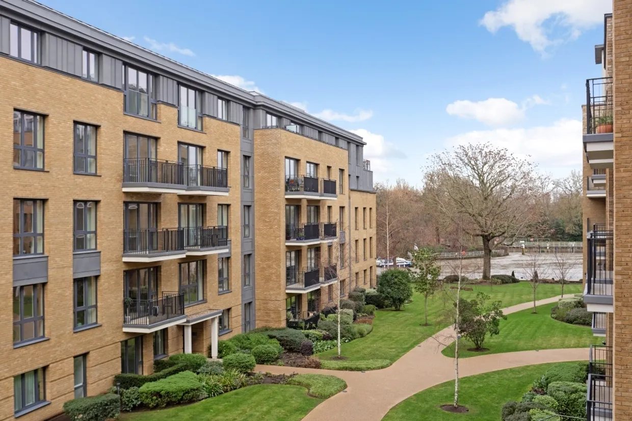 Pinewood Gardens, Teddington, TW11 photo 1
