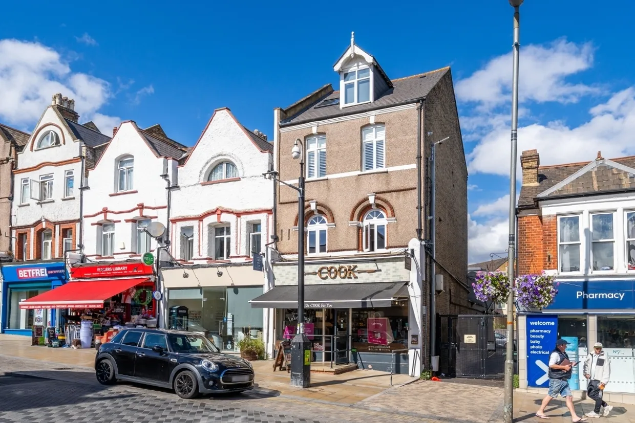 Replingham Road Southfields SW18 photo 3