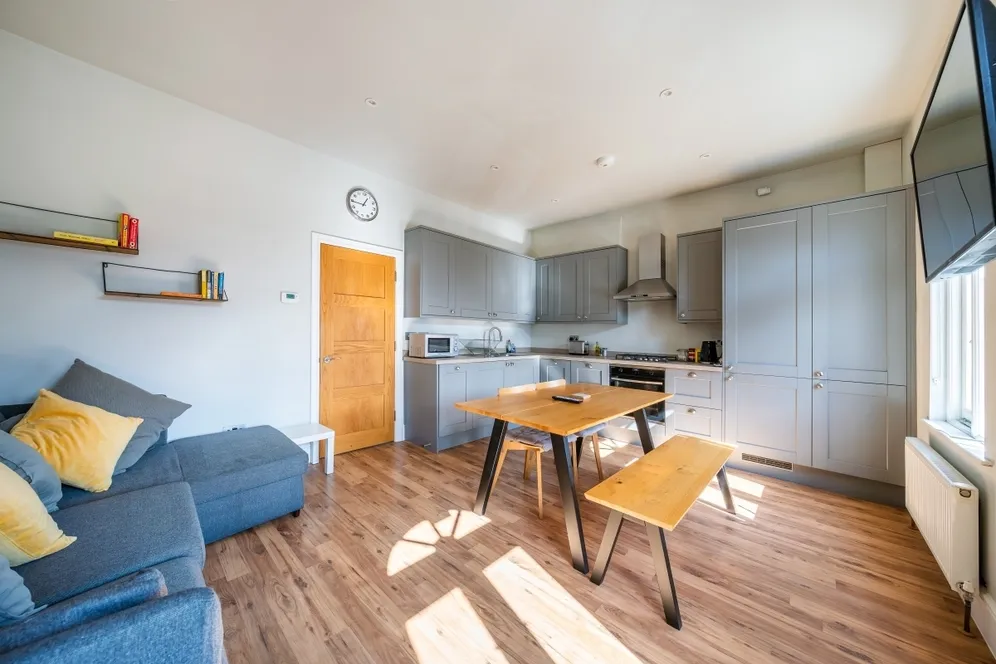 Replingham Road Southfields SW18 photo 5