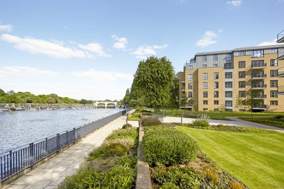 Pinewood Gardens, Teddington, TW11 photo 10