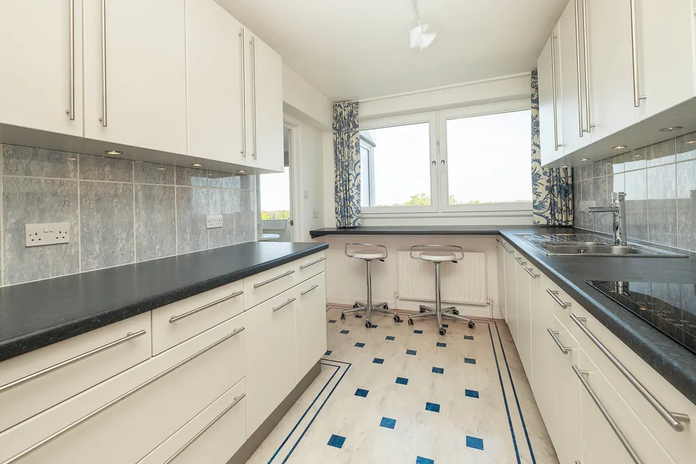 Somerset Road, London, SW19 photo 6