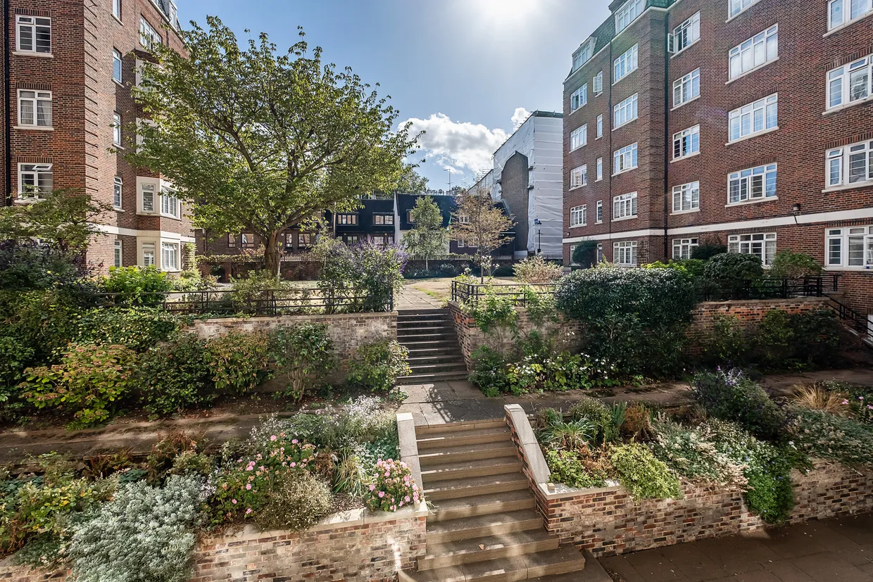 Pembroke Road, London, W8 photo 2