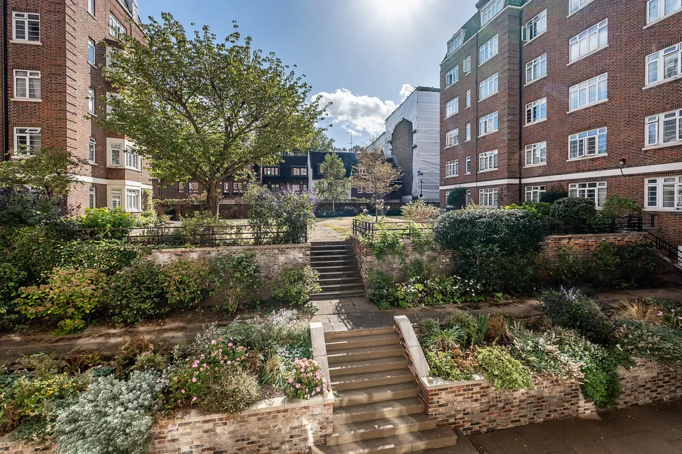 Pembroke Road, London, W8 photo 2