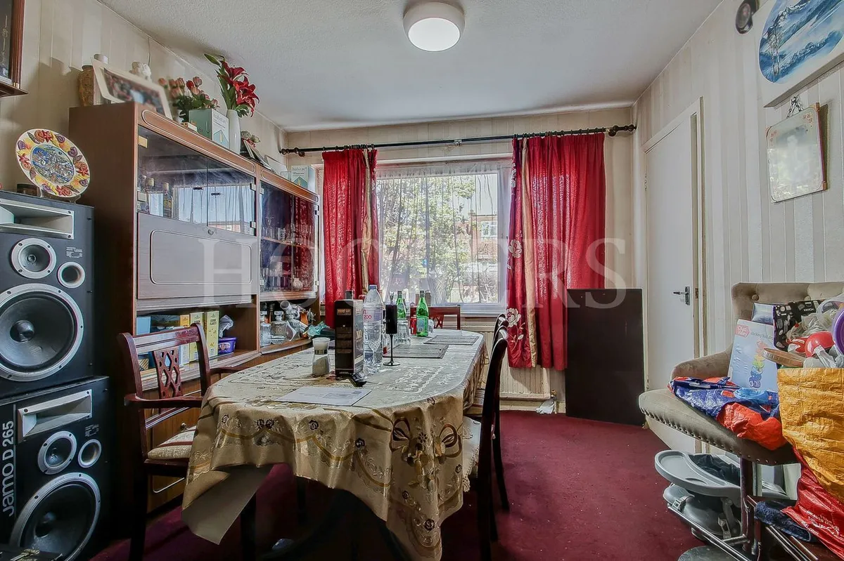 Review Road, London, NW2