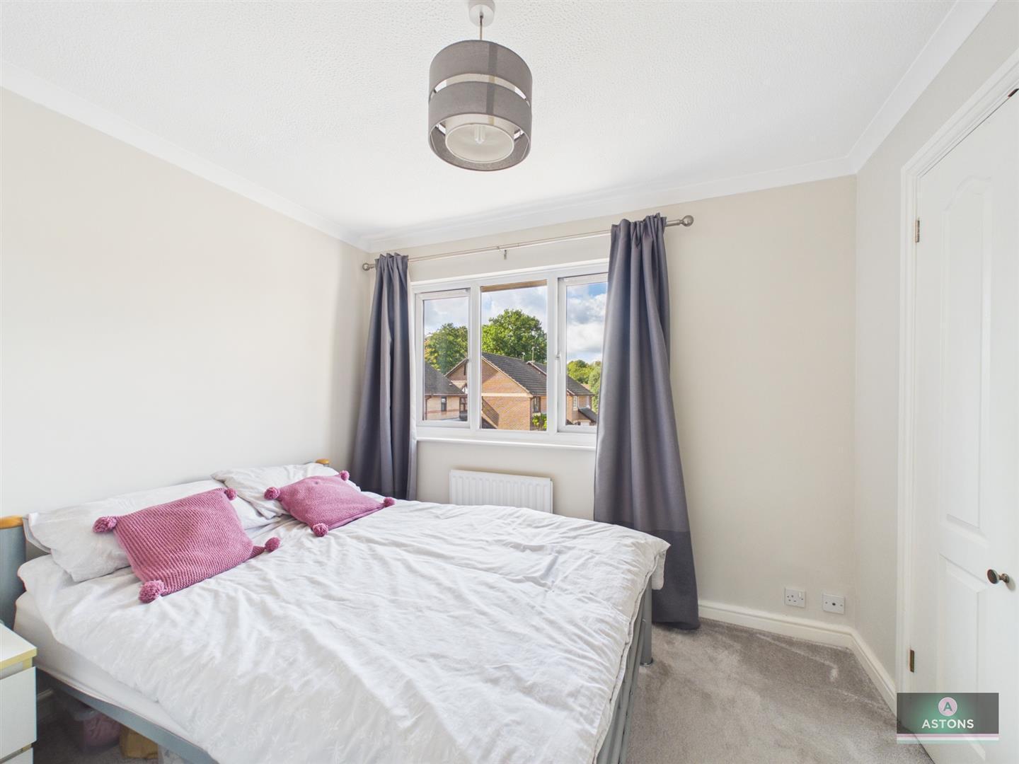 Redgrave Drive, Maidenbower, Crawley Image 9