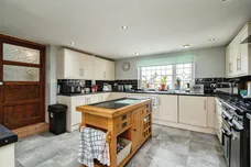Oak Crescent, Eye
