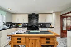 Oak Crescent, Eye