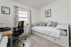 Moore Drive, Tiverton