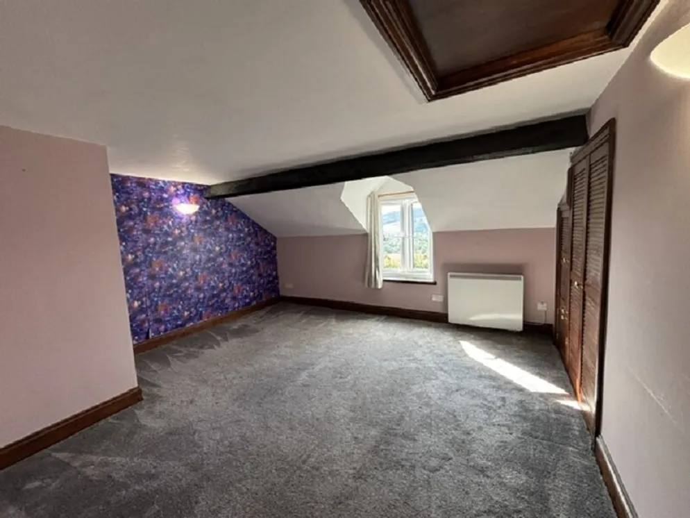 Property carousel item 6