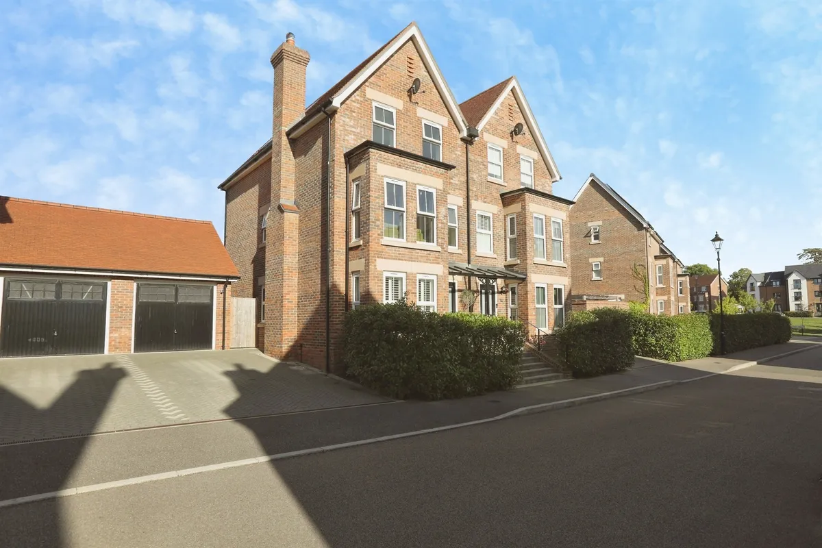 Curf Way, BURGESS HILL