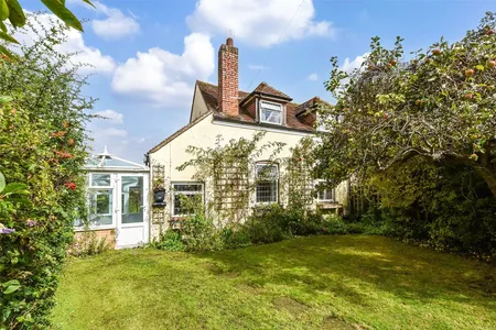 Fishbourne Road West, Fishbourne, PO19