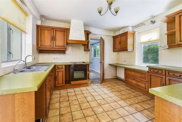 Fishbourne Road West, Fishbourne, PO19 photo 4