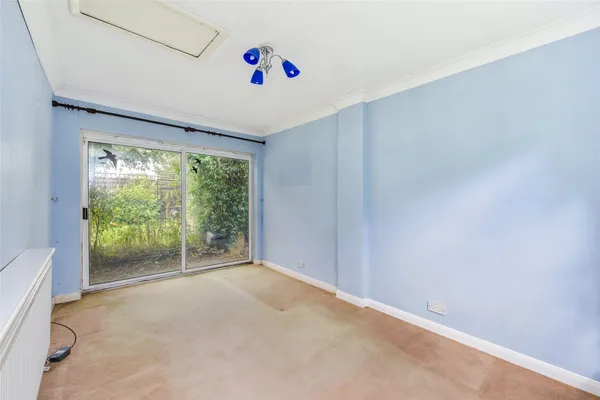 Fishbourne Road West, Fishbourne, PO19 photo 5