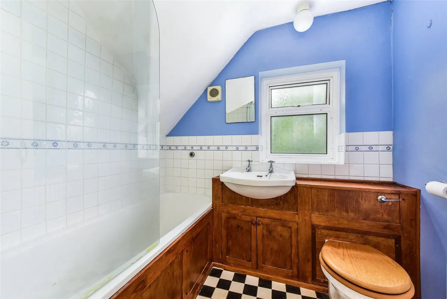 Fishbourne Road West, Fishbourne, PO19 photo 9