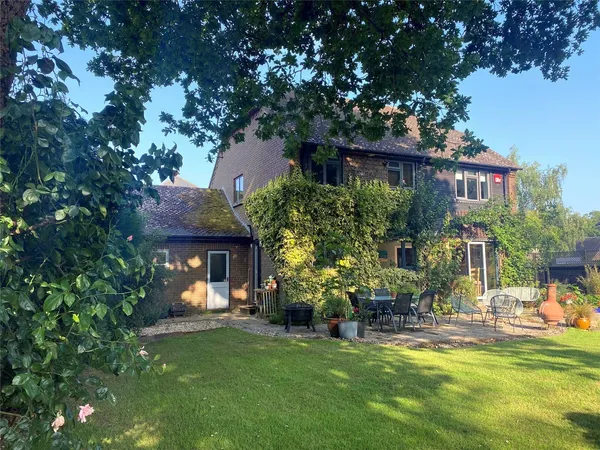 Plainwood Close, Summersdale, PO19 photo 1
