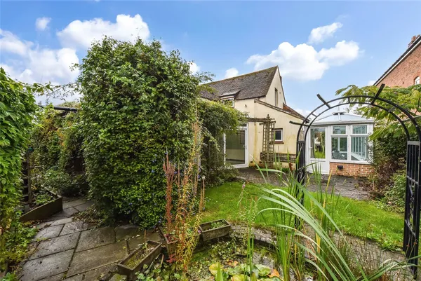 Fishbourne Road West, Fishbourne, PO19 photo 10